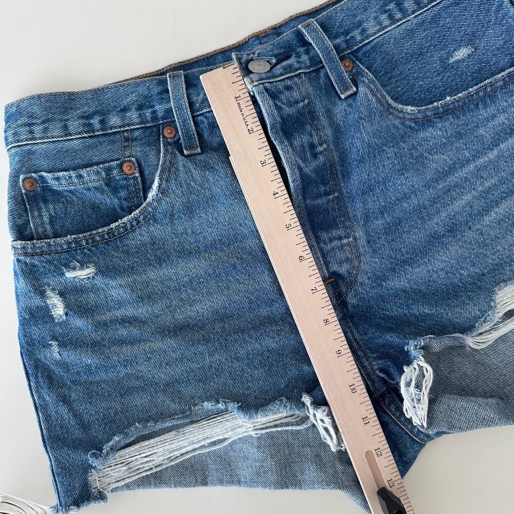Levi's 501 denim jean shorts distressed - Picture 12 of 12